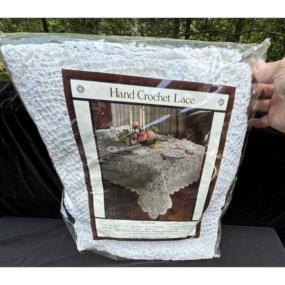 Vintage Belcrest Hand Crochet tablecloth floral lace Oval 72X72 Round Brand New - Picture 4 of 10